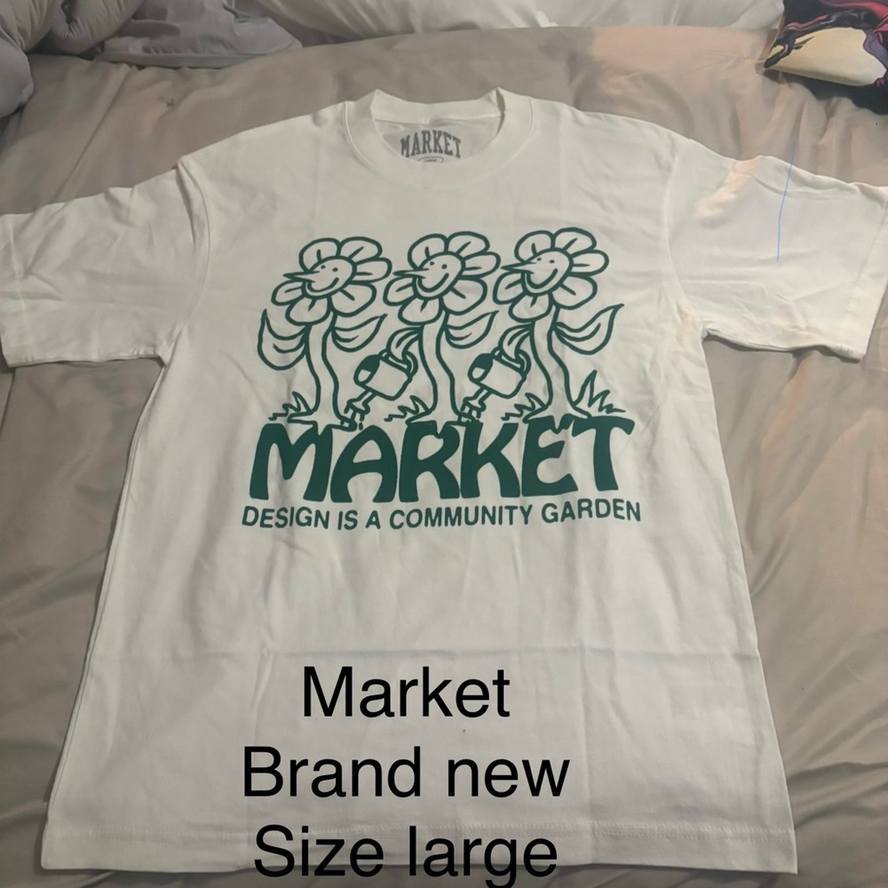 Market White Graphic Tee - Short Sleeve